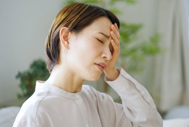 疲れを感じている女性